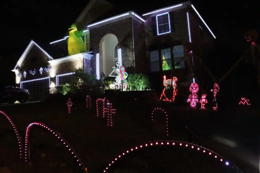 a house with christmas lights