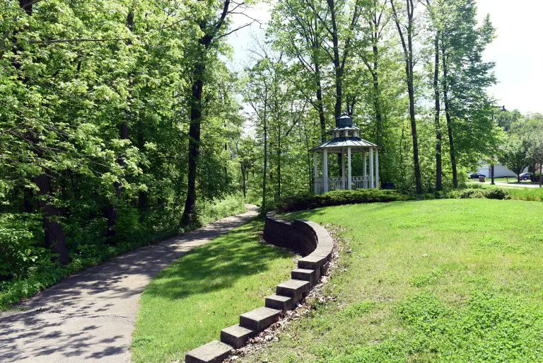 Buckingham Woods N Park